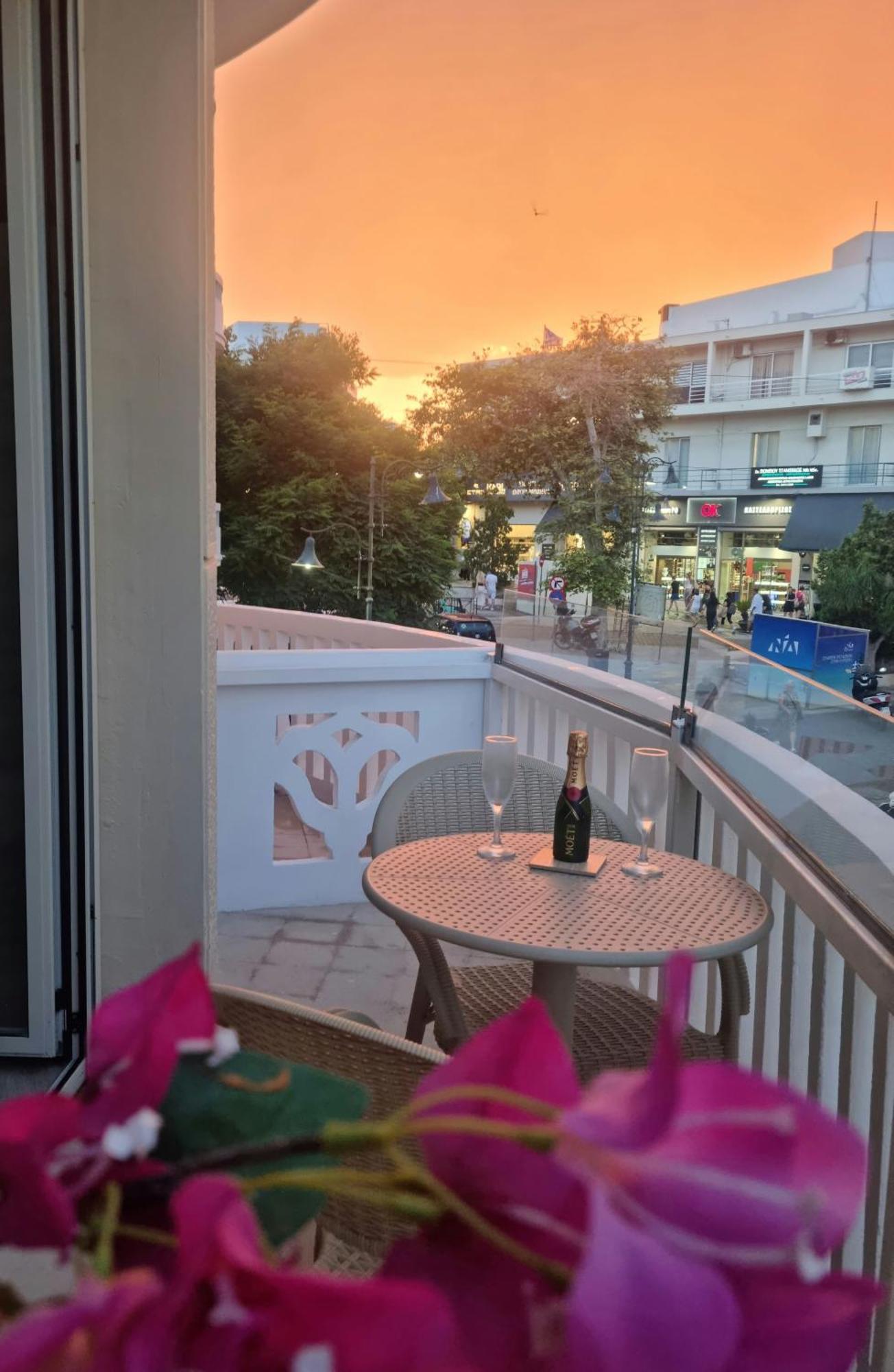 Golden City Center Suites Rhodes City Extérieur photo